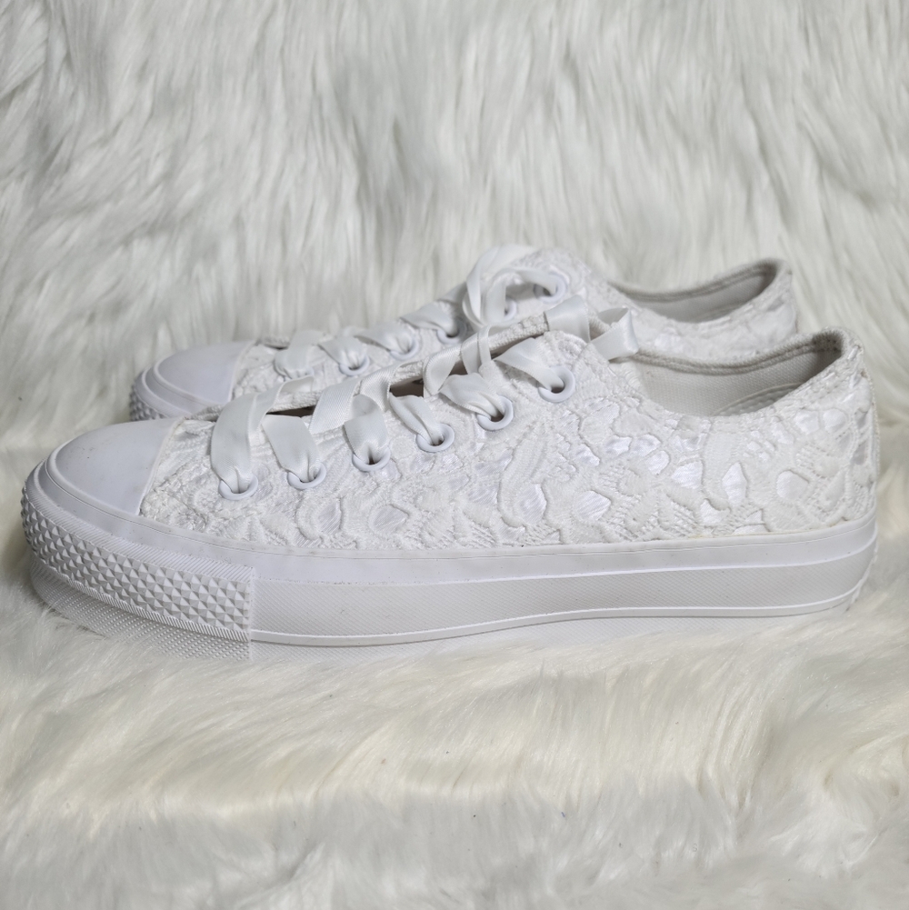 Converse Chuck Taylor All Star Lift Platform White Women 7 NWOB - Picture 4 of 6